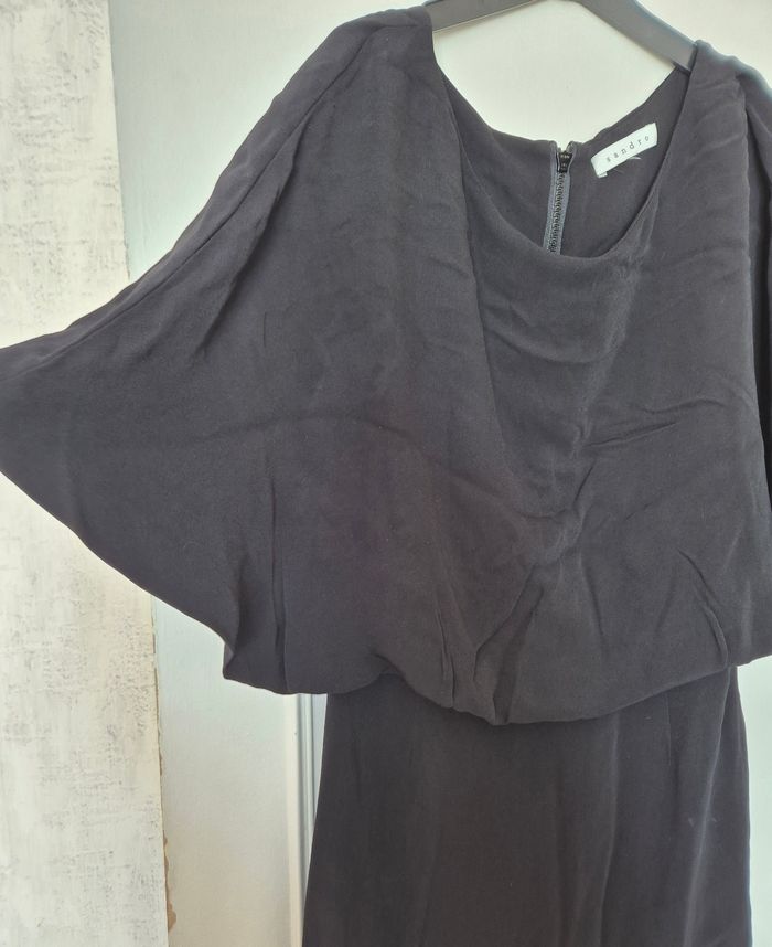 Robe Sandro taille 36 S noir, haut drapé manche chauve souris - photo numéro 3