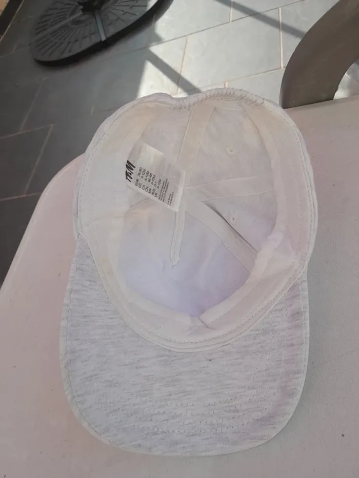 Casquette h&m - Très bon état - 9/12 mois - 74/80cm - photo numéro 2