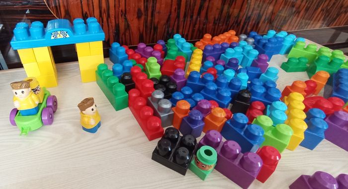 gros lot de plus de 100 pièces de pions méga bloks - photo numéro 3