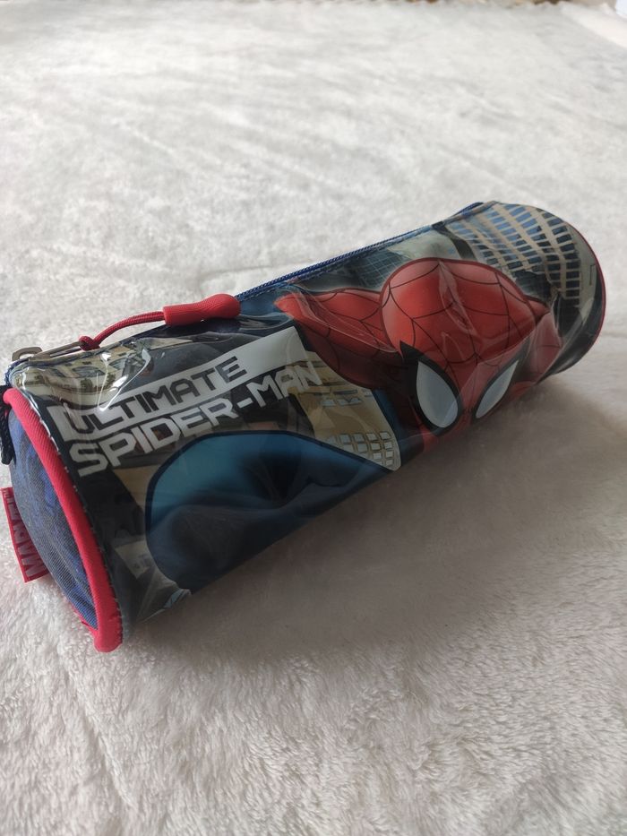 Trousse Triple Spiderman Protector Perona - 3 Compartiments Zippés, 23x12x3,5 Cm - Pour école, Rangement Stylos Et Fournitures