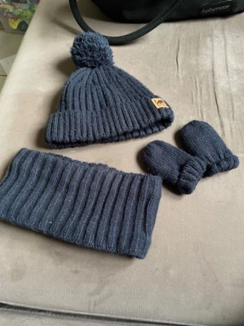 Ensemble gants écharpe et bonnet bébé