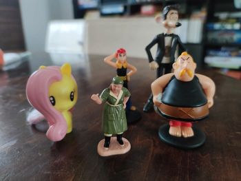 Lot 5 figurines