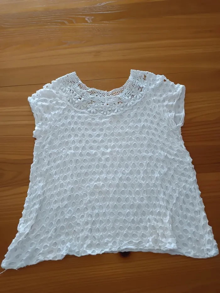Haut blanc ajouré fabriqué en Italie – Taille 2 - photo numéro 3