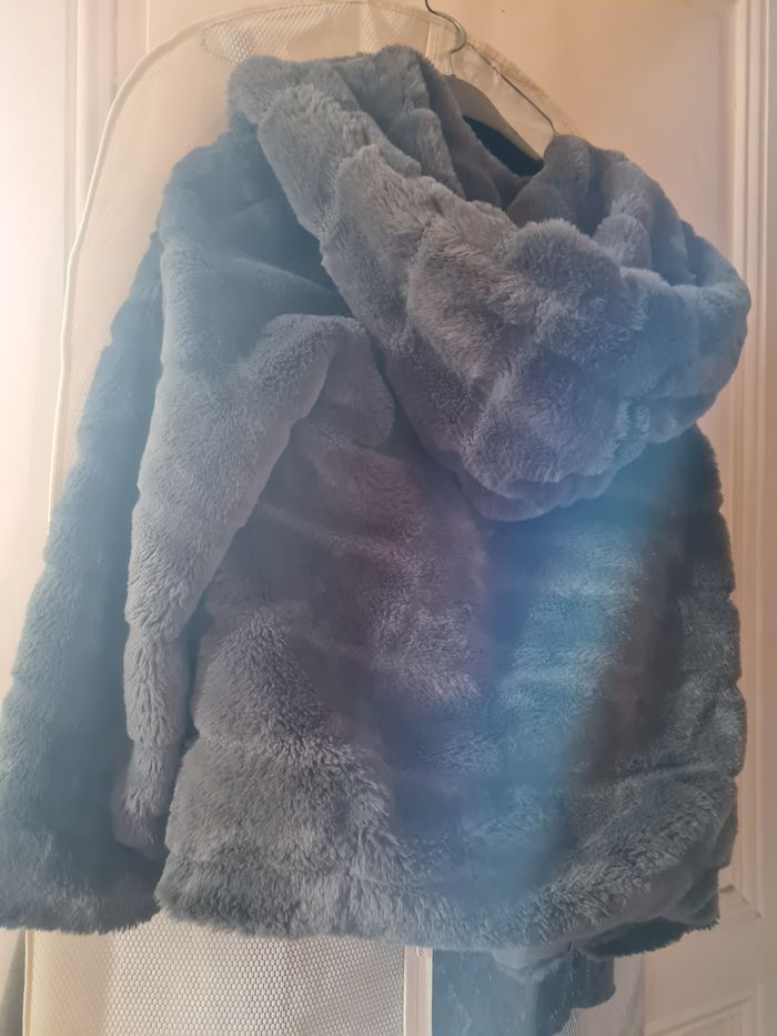 Manteau fausse fourrure - photo numéro 2