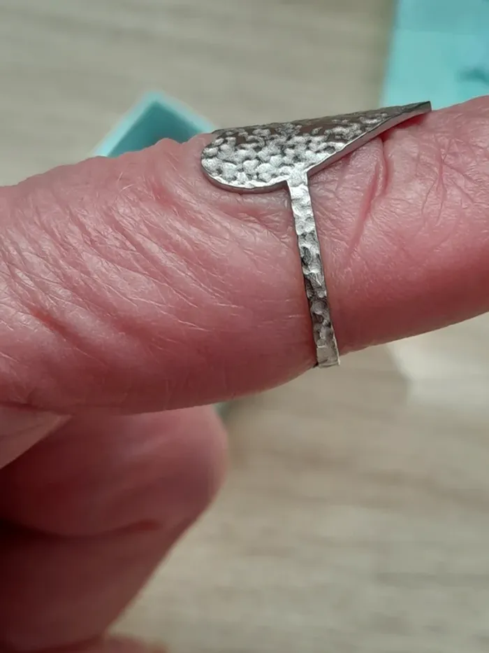 Bague coeur, couleur argenté, réglable convient plus aux tailles 52/54 - photo numéro 5