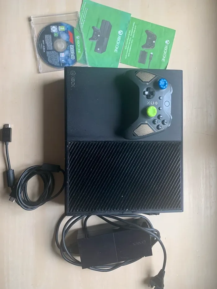 Xbox one noir / jeu FI 2018 / manette édition collector spécial patrol tech - photo numéro 2