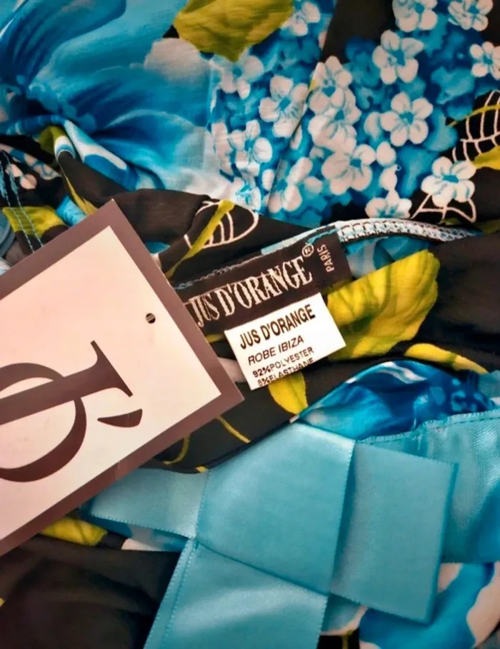 Robe fleurie noir/bleue Jus d'Orange Taille 38/40 Neuve - photo numéro 5
