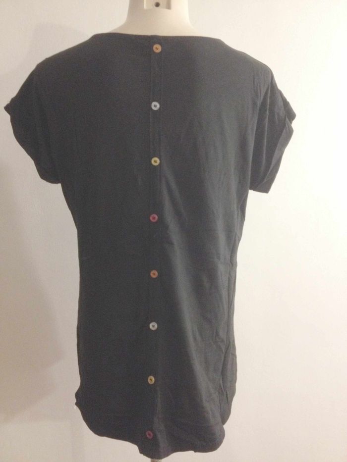 T shirt noir ✧ manches courtes ✧ look féminin - photo numéro 3