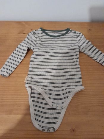 bodie 9mois Kiabi comme neuf