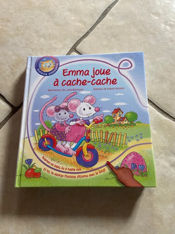 Emma joue à cache cache