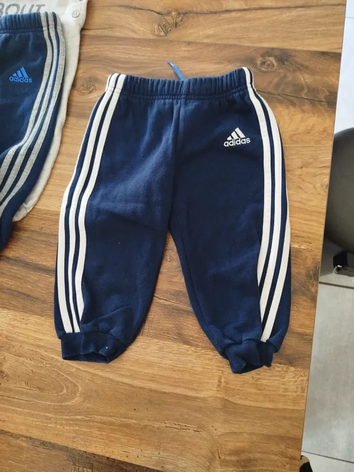 Lot 12 mois jogging+ pantalons souples - photo numéro 4