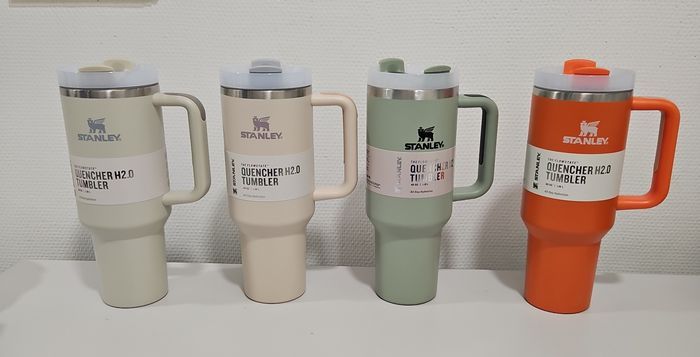 Lot de 4 Gourdes isotherme Stanley - coloris au choix - photo numéro 2