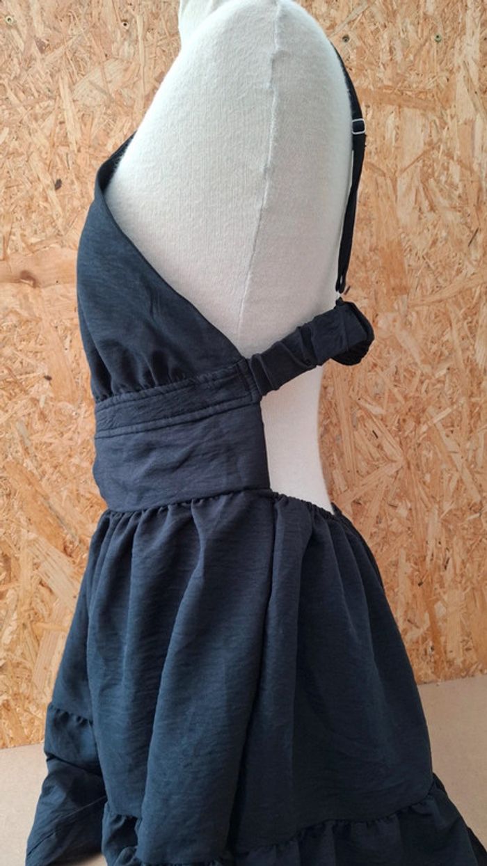 Robe décolleté V dos nu - photo numéro 2
