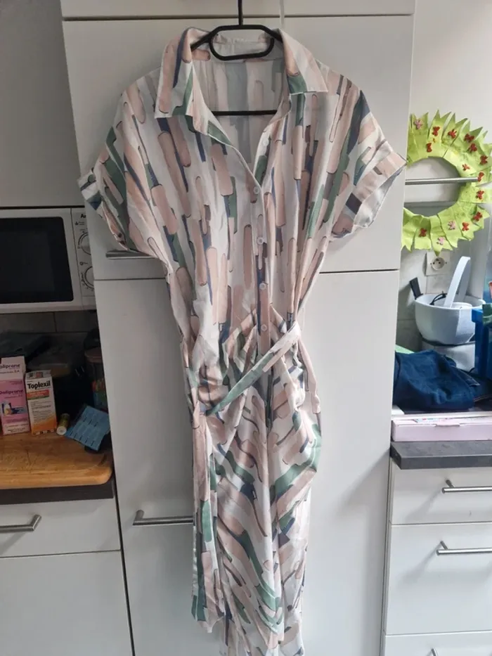 Robe SHEIN neuve - photo numéro 2