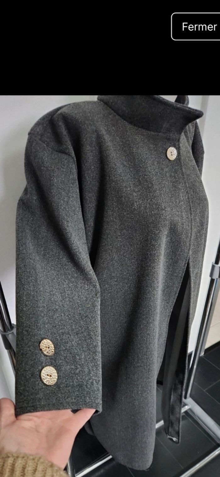 Long manteau à boutons dorés neuf taille unique jusqu au 46 - photo numéro 4