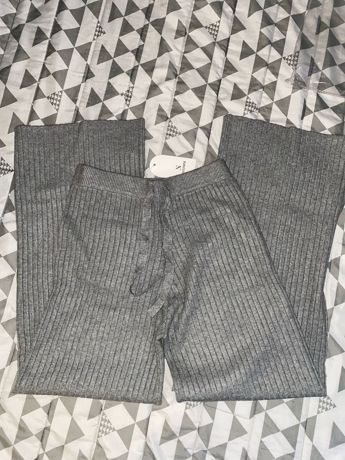 Pantalon gris en tricot côtelé - photo numéro 3