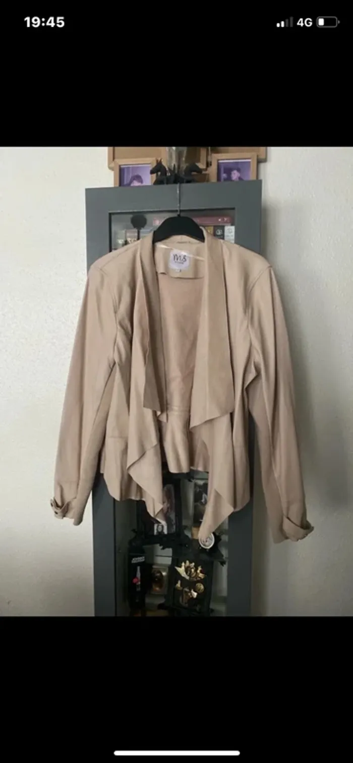 veste courte asymétrique beige M&s Mode 48