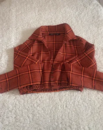 Haut court orangé Zara taille M