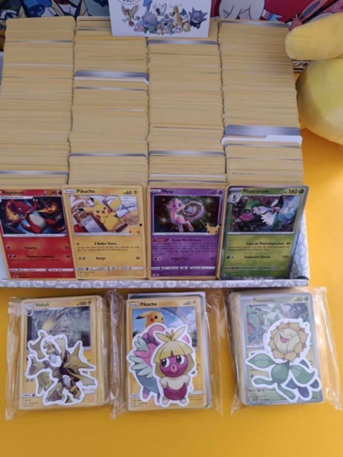 Lot de 50 Cartes Pokemon sans Double Dont 3 Brillantes + des autocollants - photo numéro 2