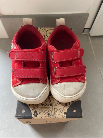 Baskets rouges