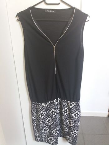 Robe noire et blanche