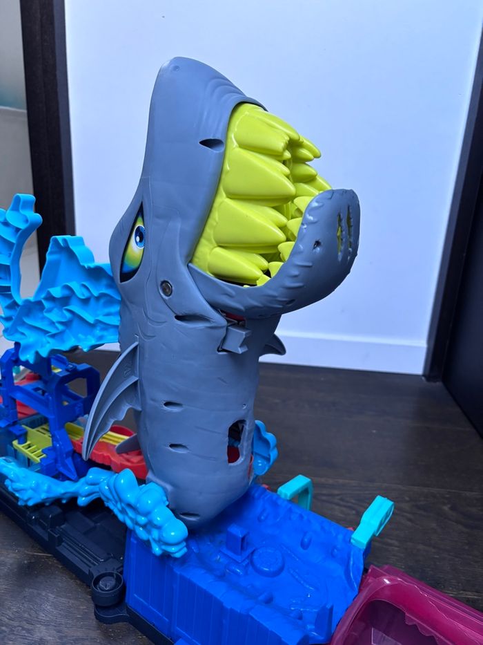 Station de lavage requin hot wheels - photo numéro 3