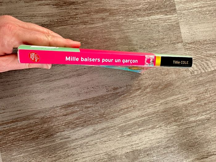 Livre « Mille baisers pour un garçon » Tillie Cole - photo numéro 8