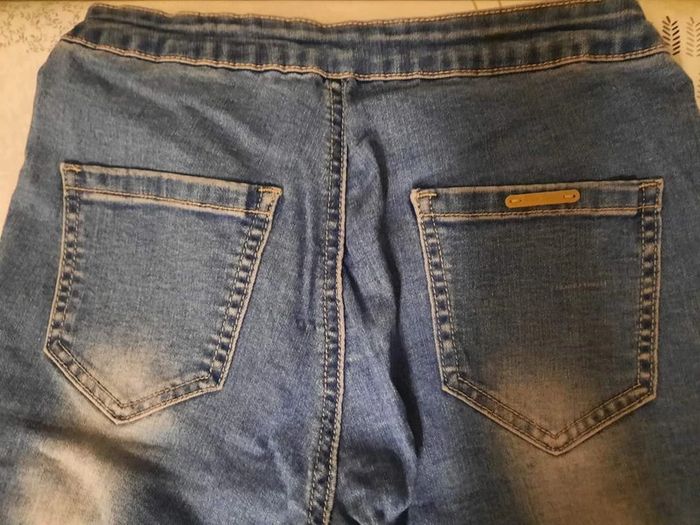 Pantalon en jeans à trous - photo numéro 3
