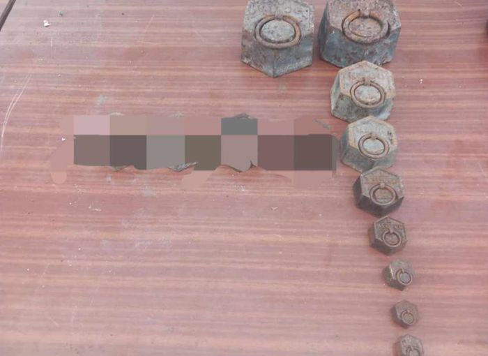 Lot de différents poids en fonte