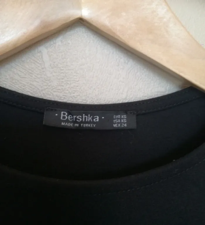 Petite robe noire moulante Bershka 36 - photo numéro 3