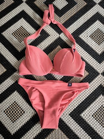 Maillot de bain taille 36 et 90C neuf