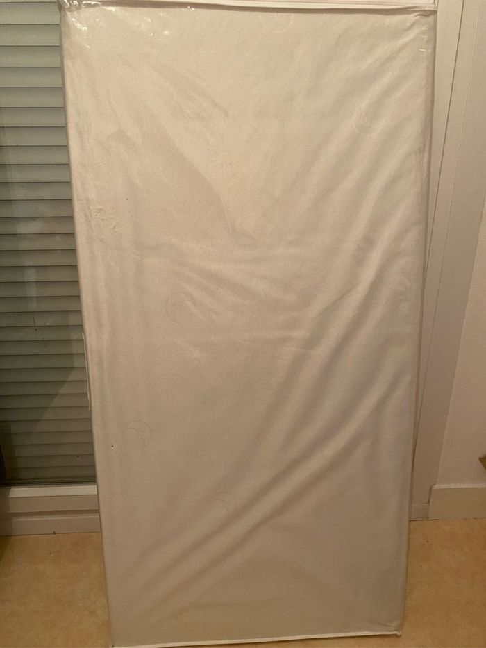 Matelas  lit bebe 120x60 neuf