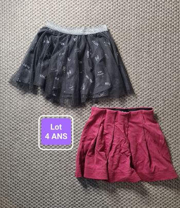 Lot de 2 jupes courtes - 4ans