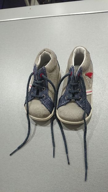 Chaussure marche bébé mi saison taille 18