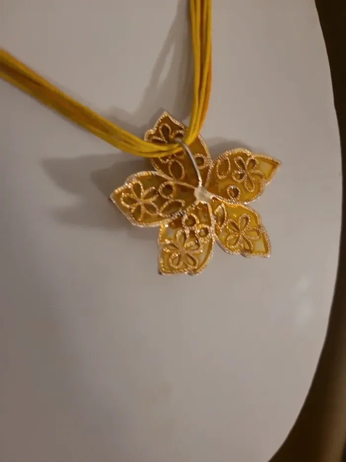 Collier fleur jaune - photo numéro 6