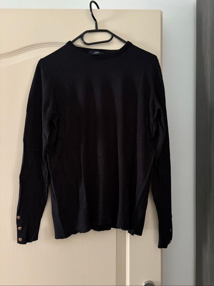 Pull noir