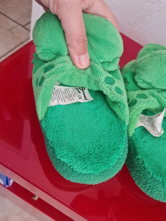 Chaussons crocodile 🐊 stompeez 28-30 comme neuf - photo numéro 6