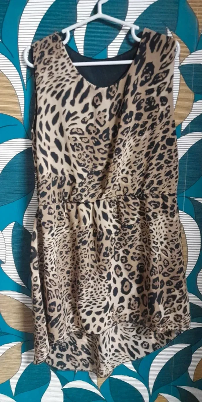 Robe Léopard  - Taille 8 ans - Très bon état - photo numéro 2