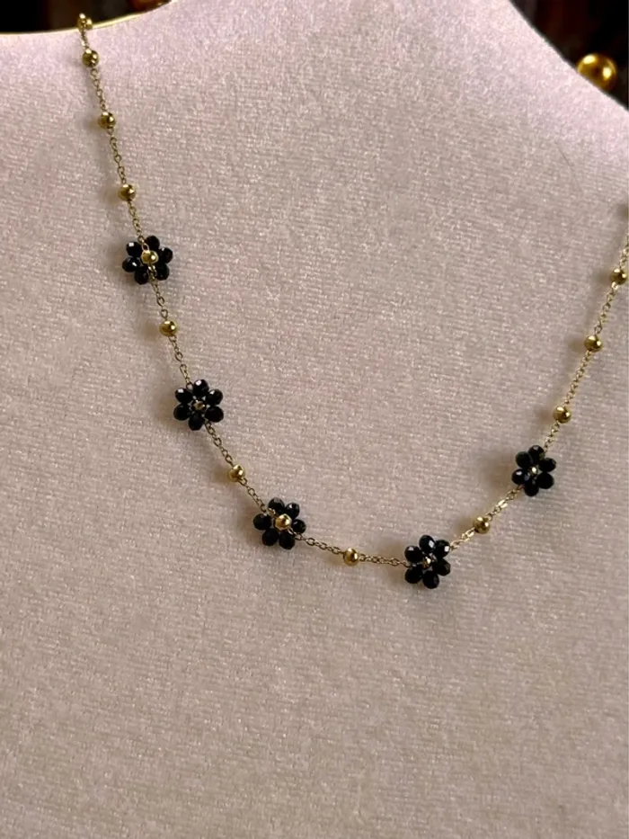 Collier chaîne réglable acier inoxydable or boules fleurs perles noires - photo numéro 3