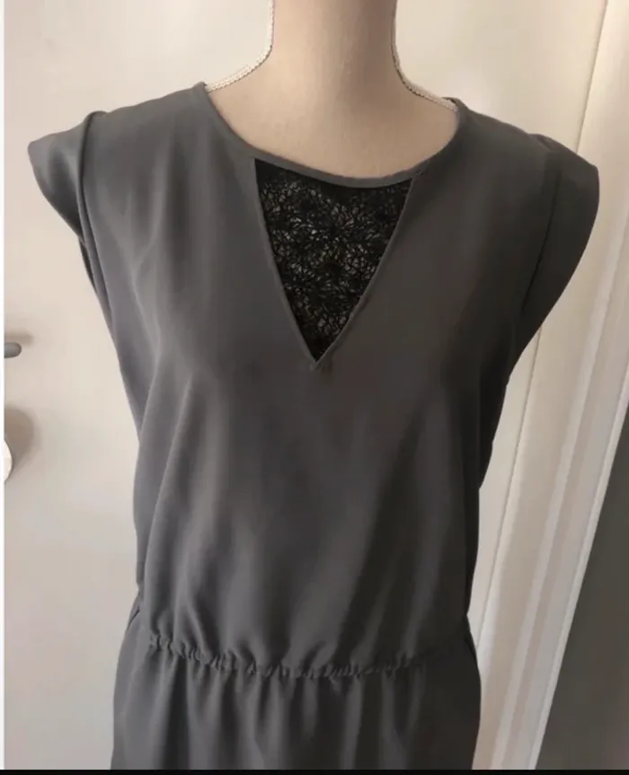 Deby debo  Robe tunique grise et dentelle noir  femme taille 38 - photo numéro 2