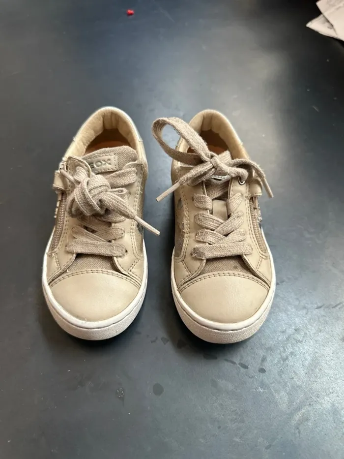 Baskets Geox taille 26