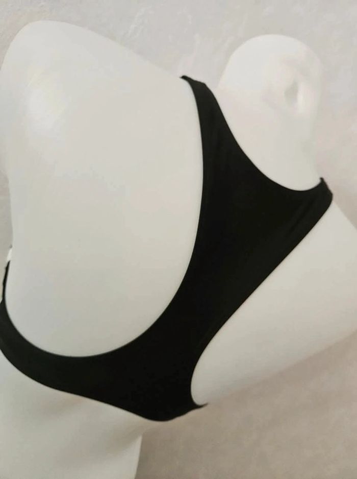 Brassière.
Adidas.
Taille : 36 (voir étiquette) - photo numéro 6