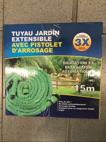 Tuyau d’arrosage extensible 15m avec pistolet neuf.