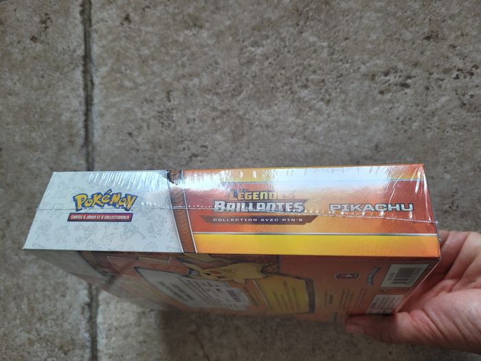 Légendes brillantes pin's collector pikachu coffret - photo numéro 4