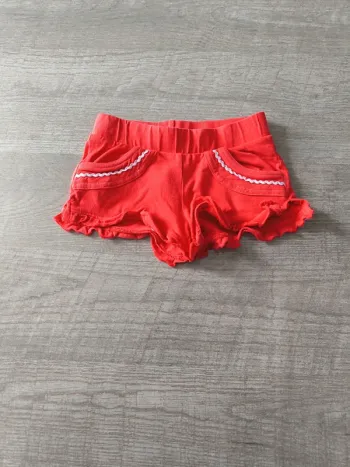 Short fille