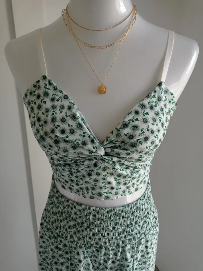 Magnifique ensemble crop top vert avec noeud et pantalon jambes larges confortable côtés ouverts T.S - photo numéro 2