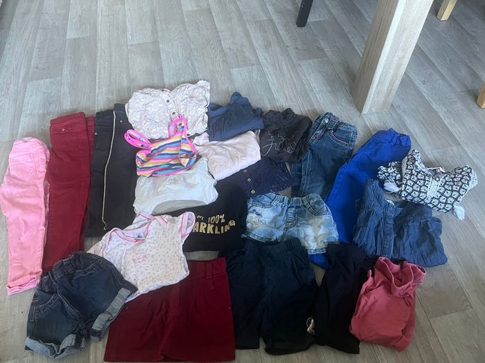 Lot de 22 articles vêtements fille 3 ans - photo numéro 2
