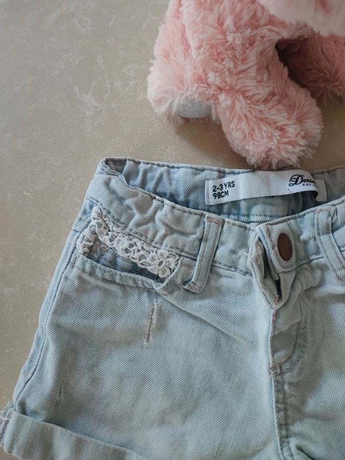 Adorable short denim délavé 2/3ans - photo numéro 2