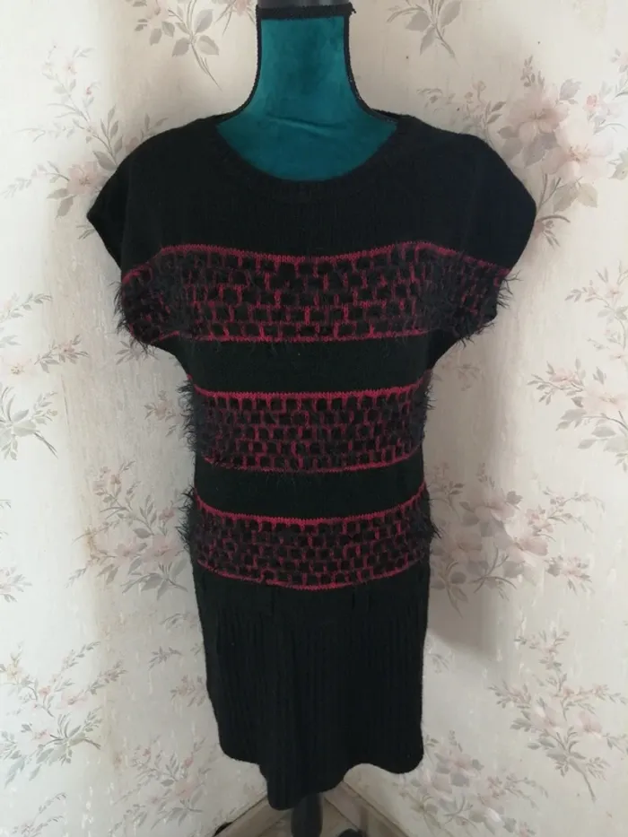 Robe tunique noire avec détails rouges et poilus / made in italy / (S) - photo numéro 2