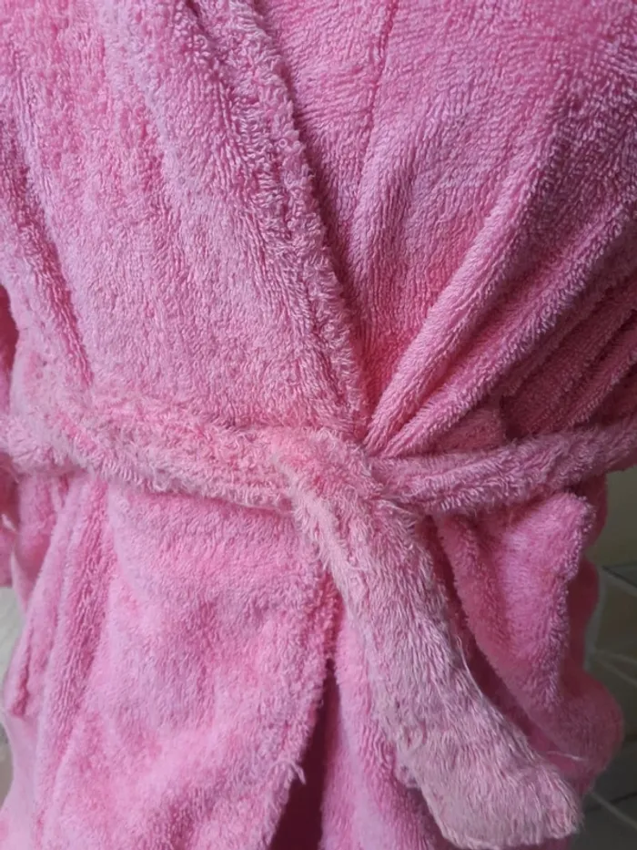 Peignoir rose Charlotte aux fraises taille 6/8 ans - photo numéro 3